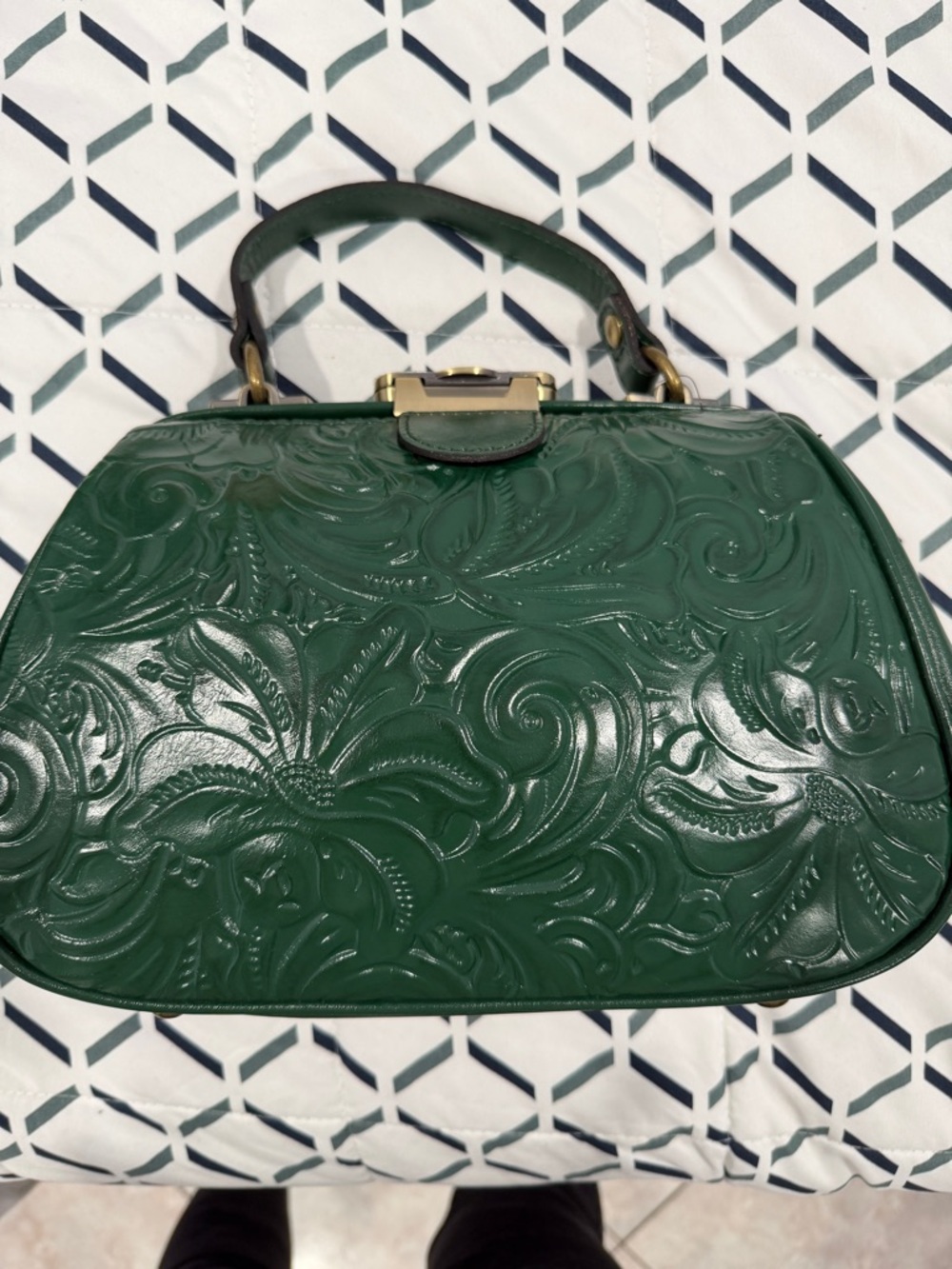 Patricia Nash
Patricia Nash Gracchi Tooled
Framed Leather Handbag
Crossbody Soft